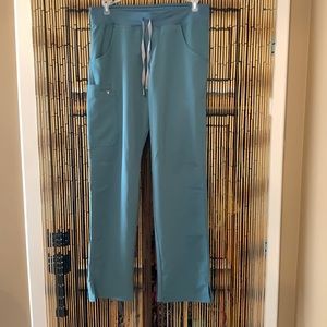 FIGS KADE cargo scrub pants- Medium Tall
